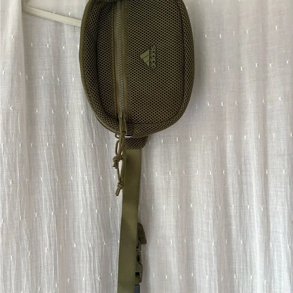 Adidas Green Mesh Waist Bag - Picture 7 of 7